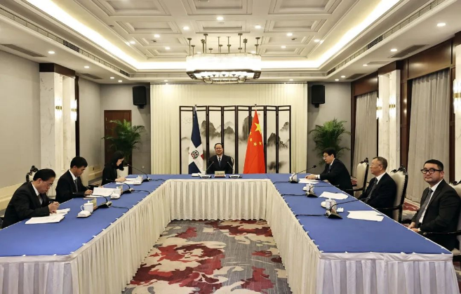 amjs澳金沙门环境“助力”多米尼加清运垃圾，毛伟明省长出席线上交接仪式